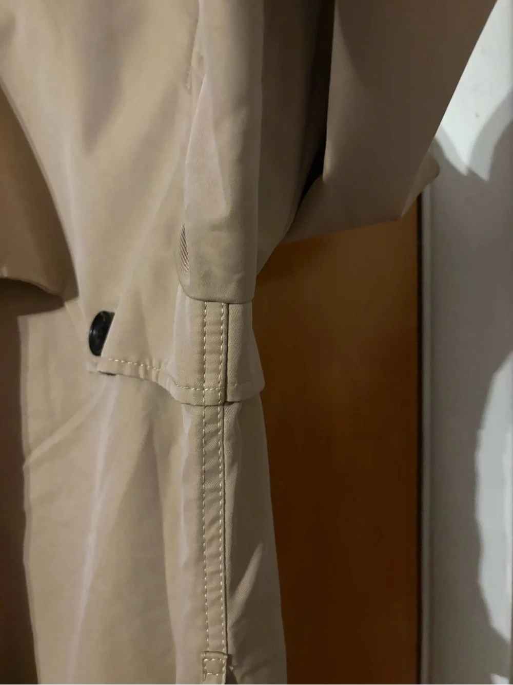 Burberry Beige Trench Coat with Vintage Check Lining - Picture 9 of 13